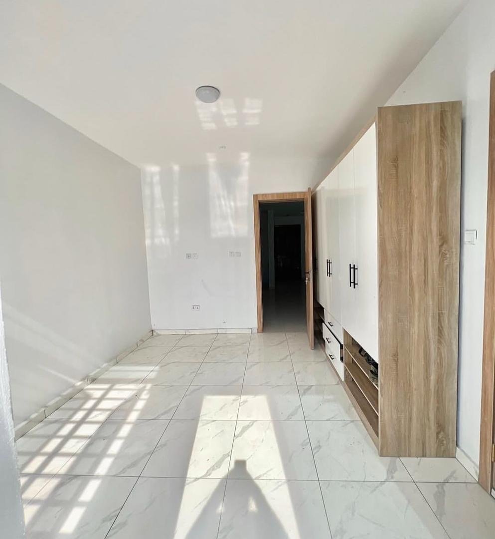 2 Bedroom Apartment With Communal Gym - Image 9