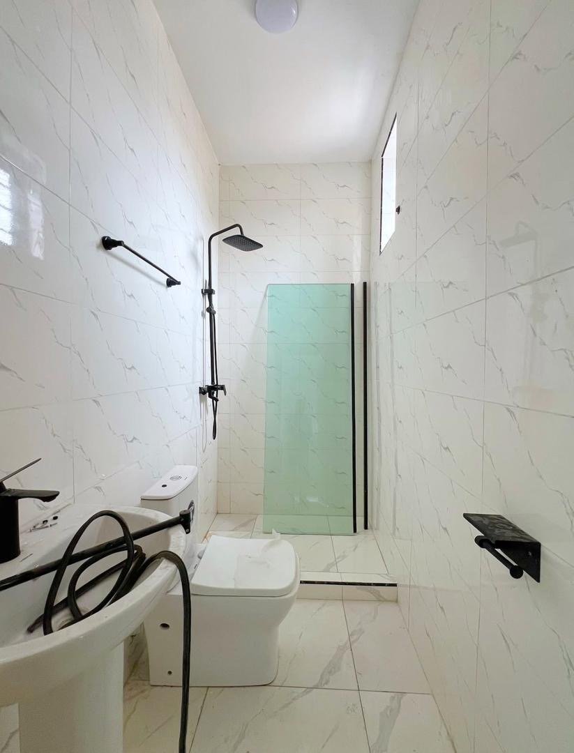 2 Bedroom Apartment With Communal Gym - Image 10
