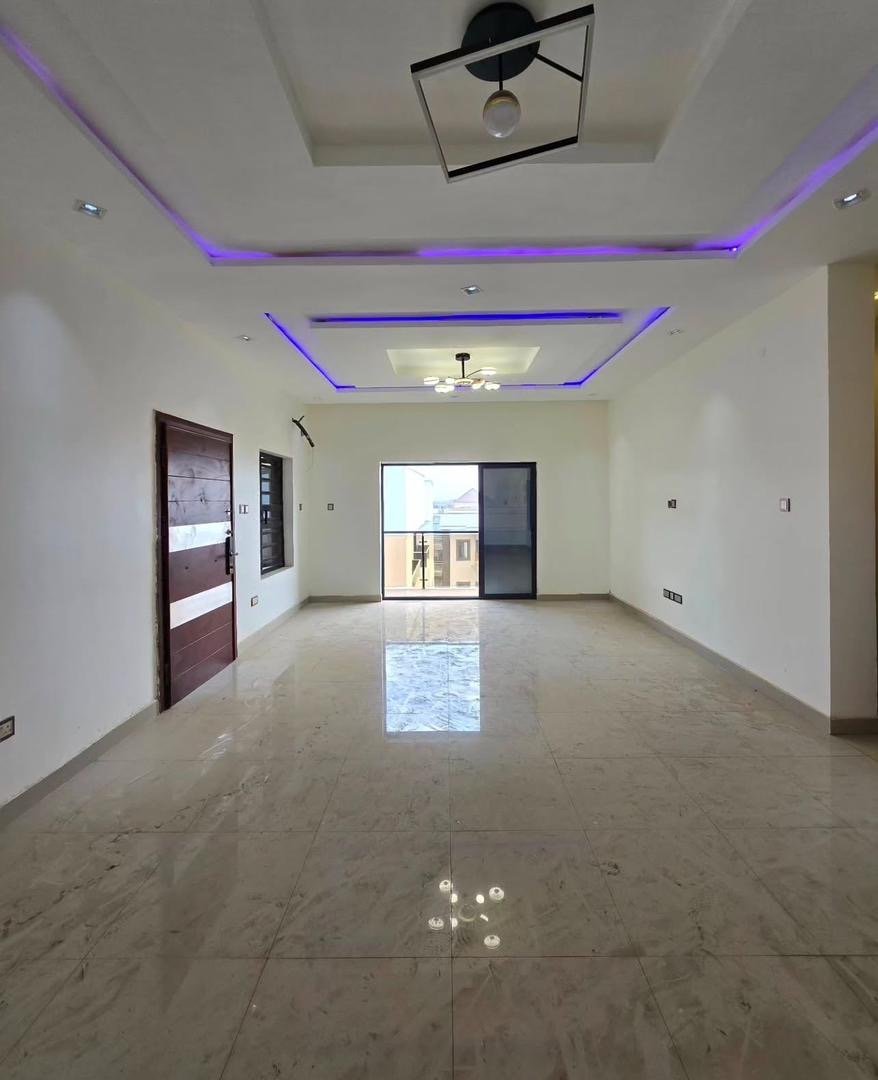 2 Bedroom Apartment With Communal Swimming Pool - Image 5