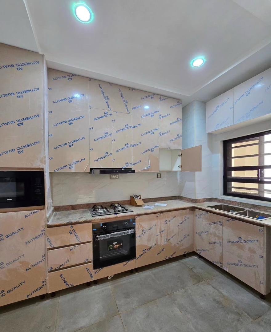 2 Bedroom Apartment With Communal Swimming Pool - Image 7