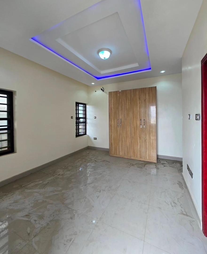 2 Bedroom Apartment With Communal Swimming Pool - Image 8