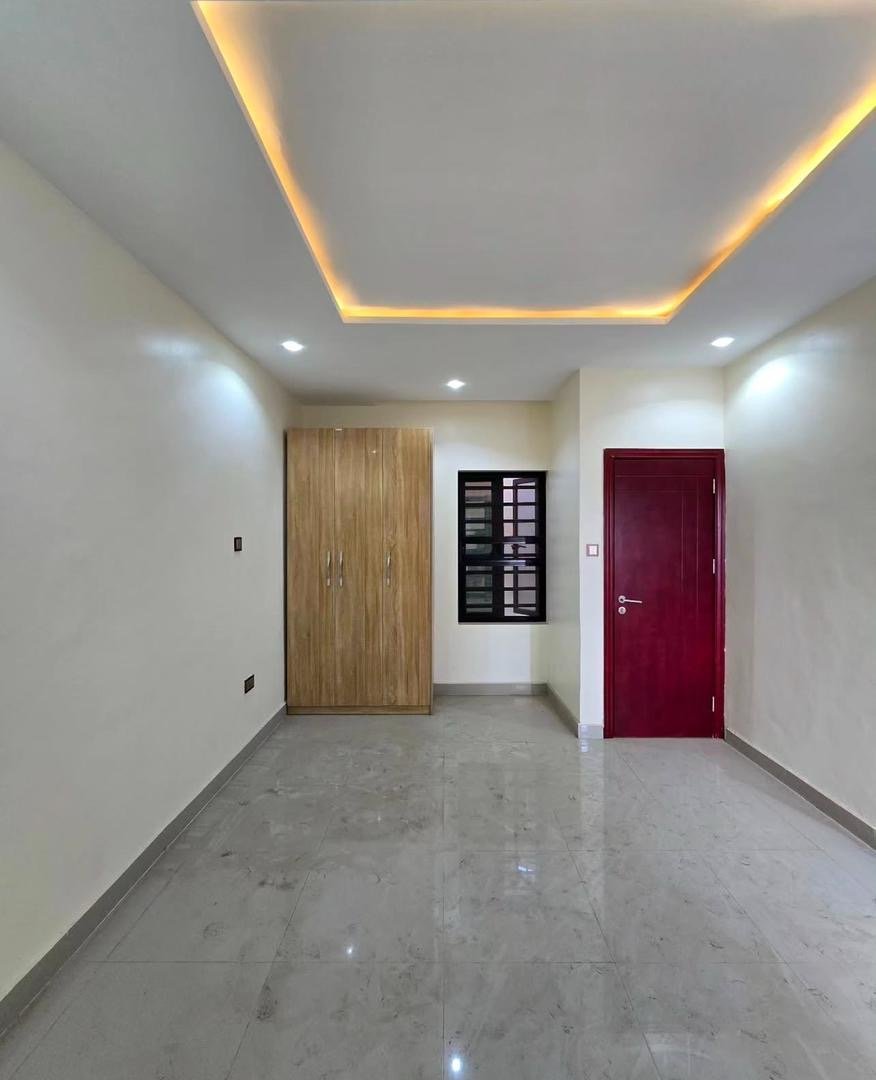 2 Bedroom Apartment With Communal Swimming Pool - Image 9