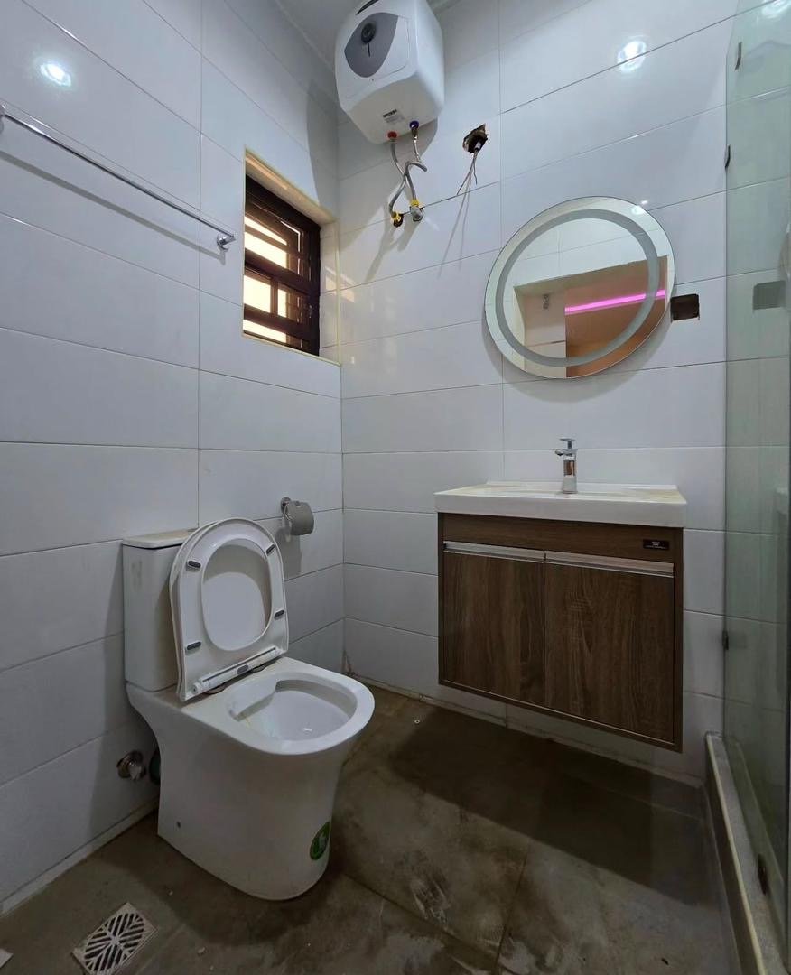 2 Bedroom Apartment With Communal Swimming Pool - Image 10