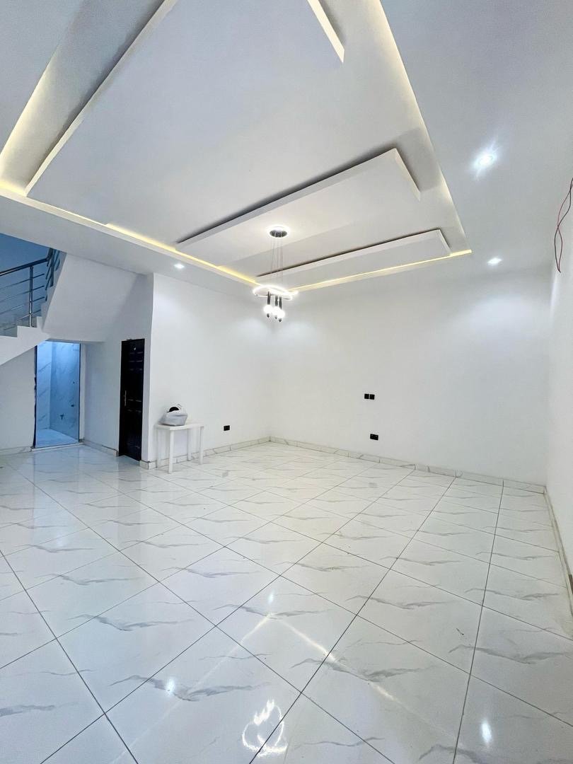 3 Bed Terrace Duplex - Image 2
