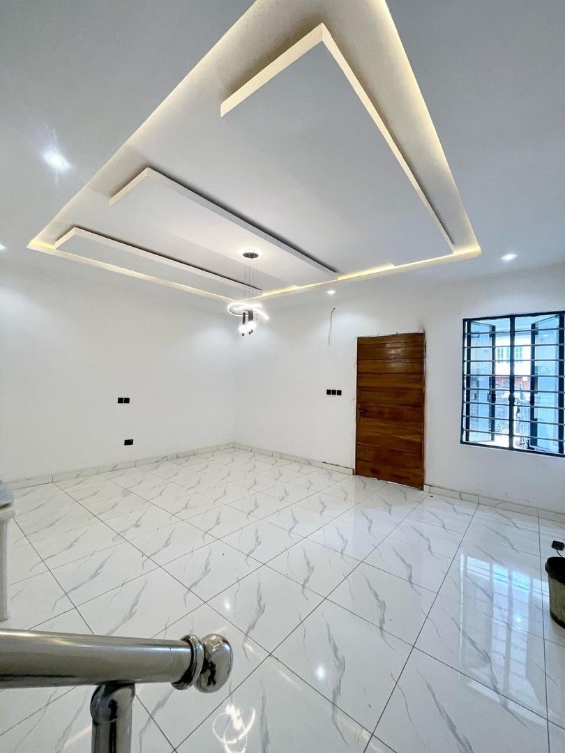 3 Bed Terrace Duplex - Image 3