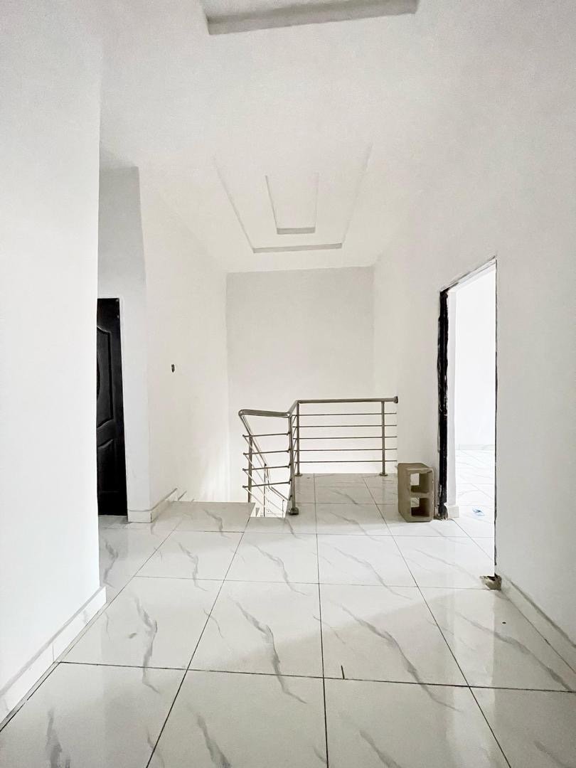 3 Bed Terrace Duplex - Image 9