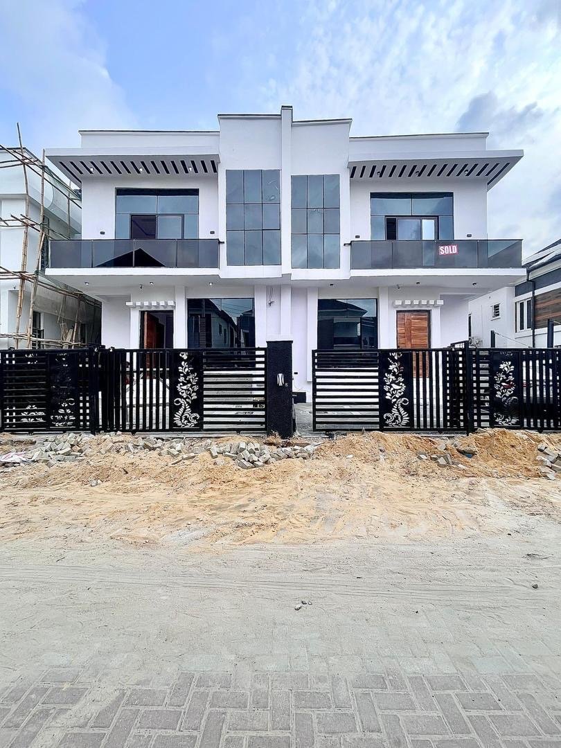 4 Bed Semi-Detached Duplex With BQ