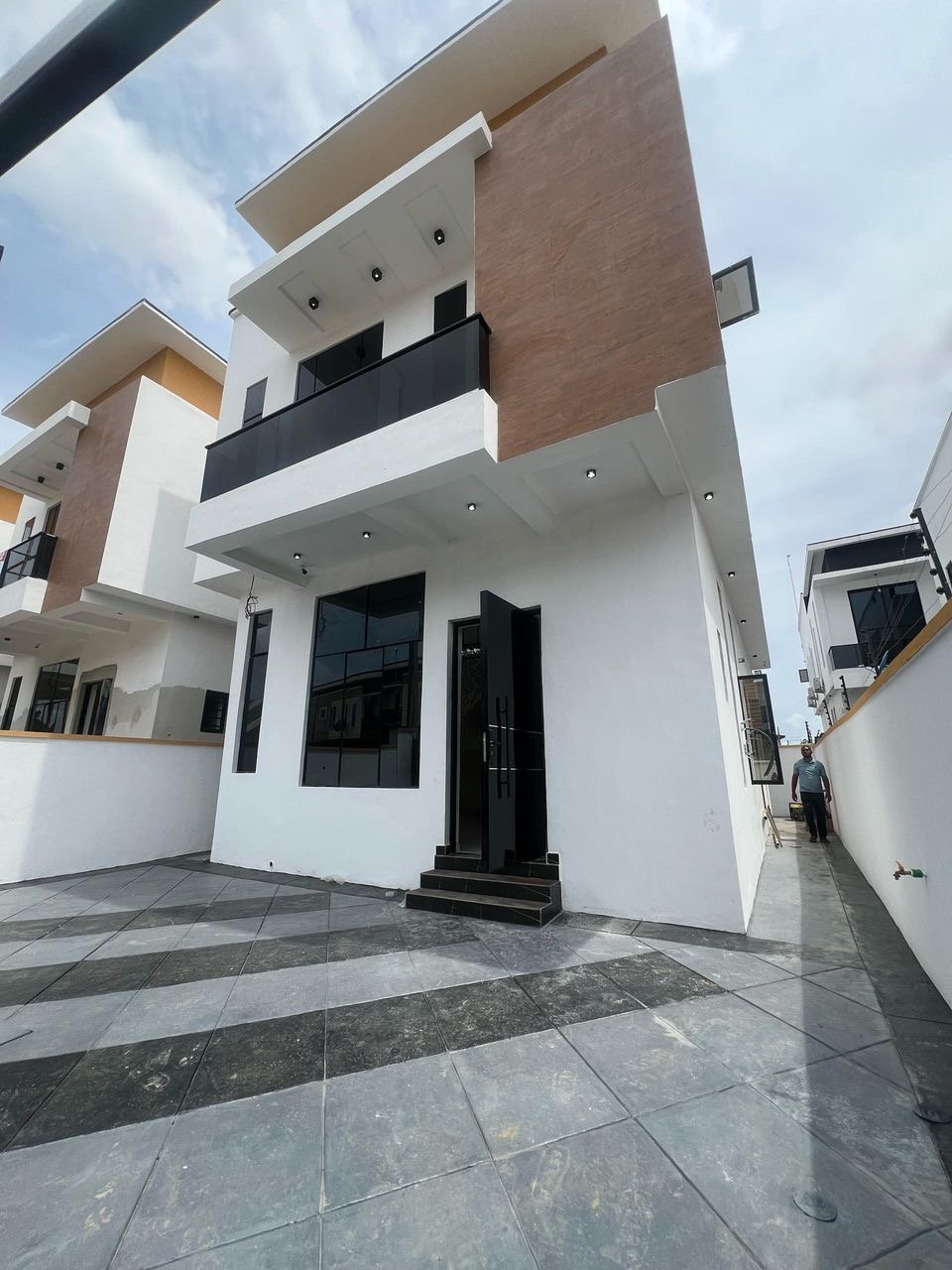 4 Bedroom Fully Detached Duplex