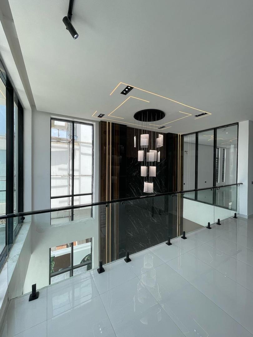 5 Bed Detached Triplex With BQ - Image 2