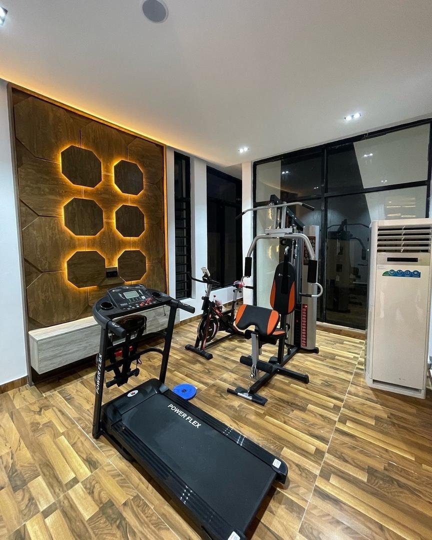 5 Bed Detached Triplex With BQ - Image 4