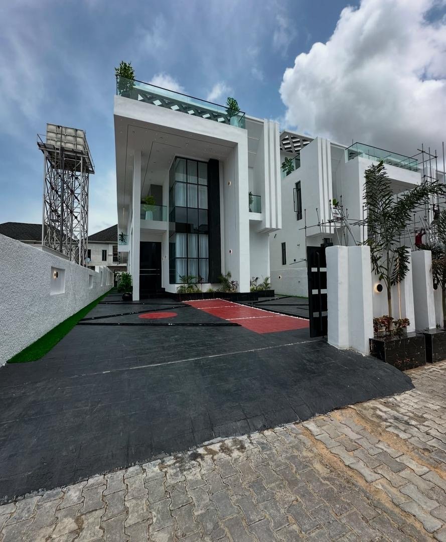 5 Bed Detached Triplex With BQ