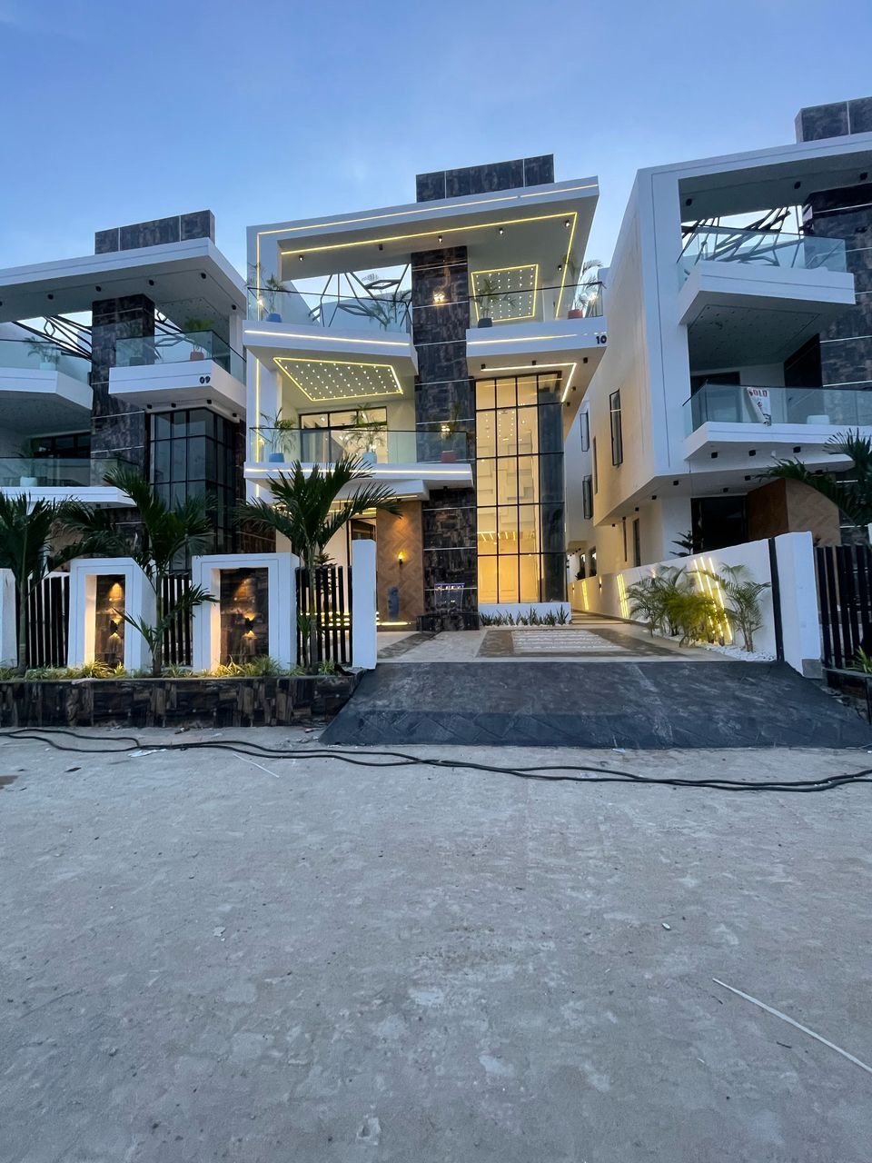5 Bed Detached Triplex With BQ