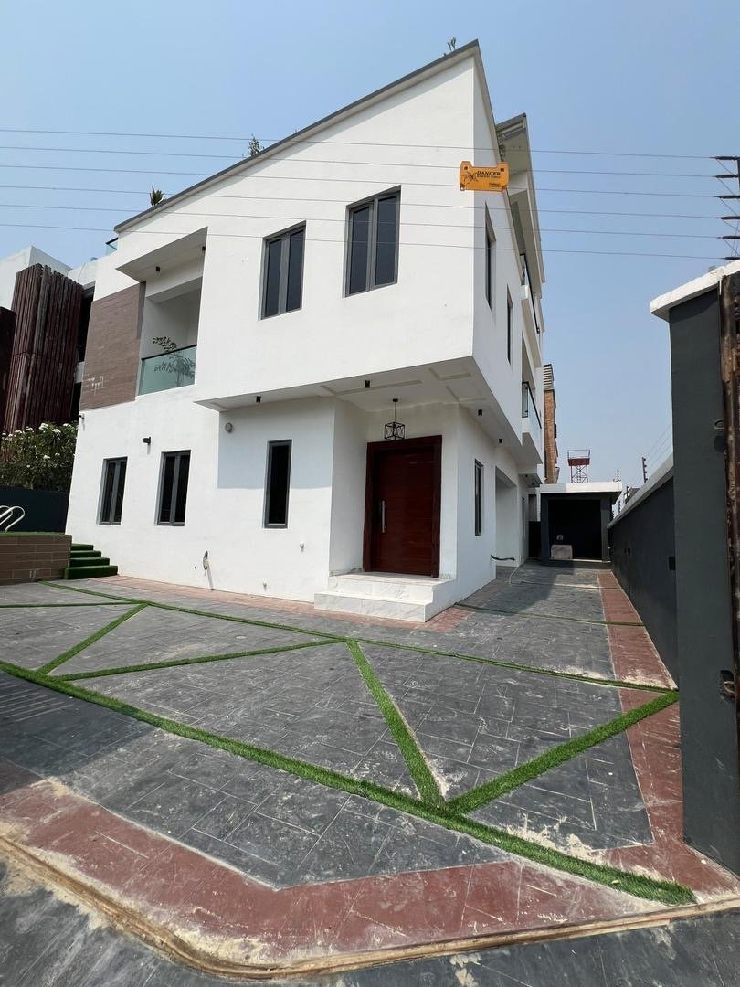 5 Bed Detached With Swimming Pool And BQ