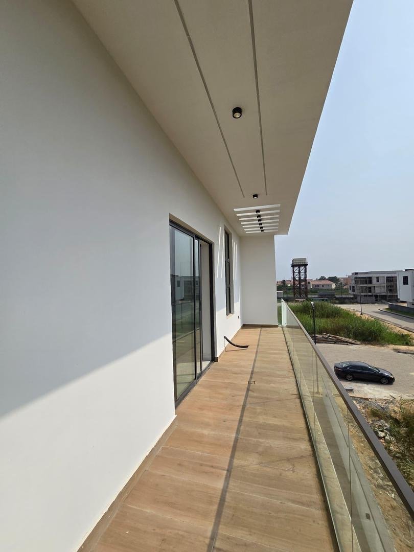 5 Bed Duplex With Swimming Pool, Open Rooftop Terrace - Image 2