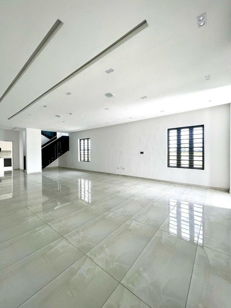 5 Bed Semi-Detached - Image 4