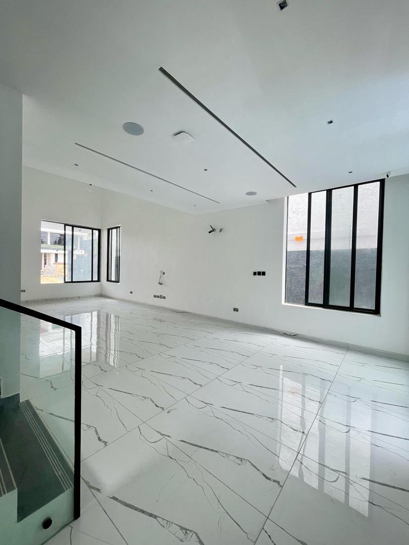 5 Bed Smart Home With Cinema - Image 2