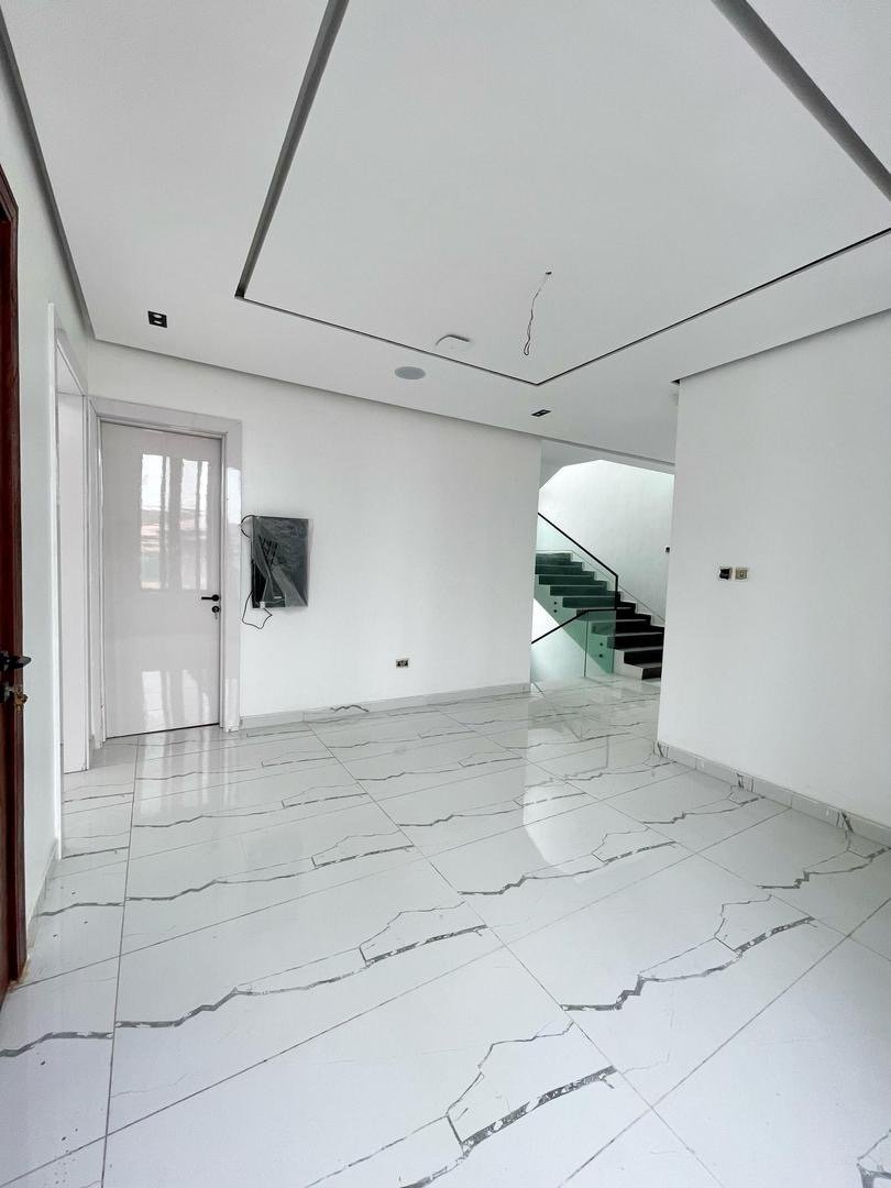 5 Bed Smart Home With Cinema - Image 3