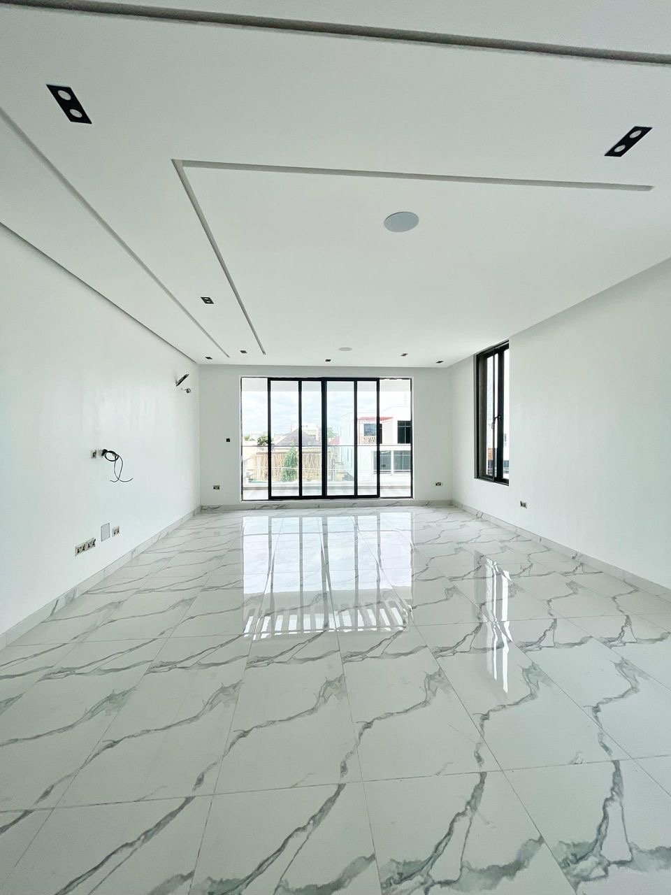 5 Bed Smart Home With Cinema - Image 5