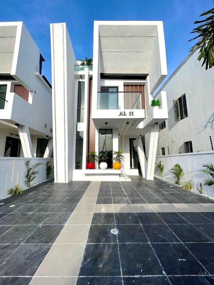5 Bed Smart Home With Swimming Pool