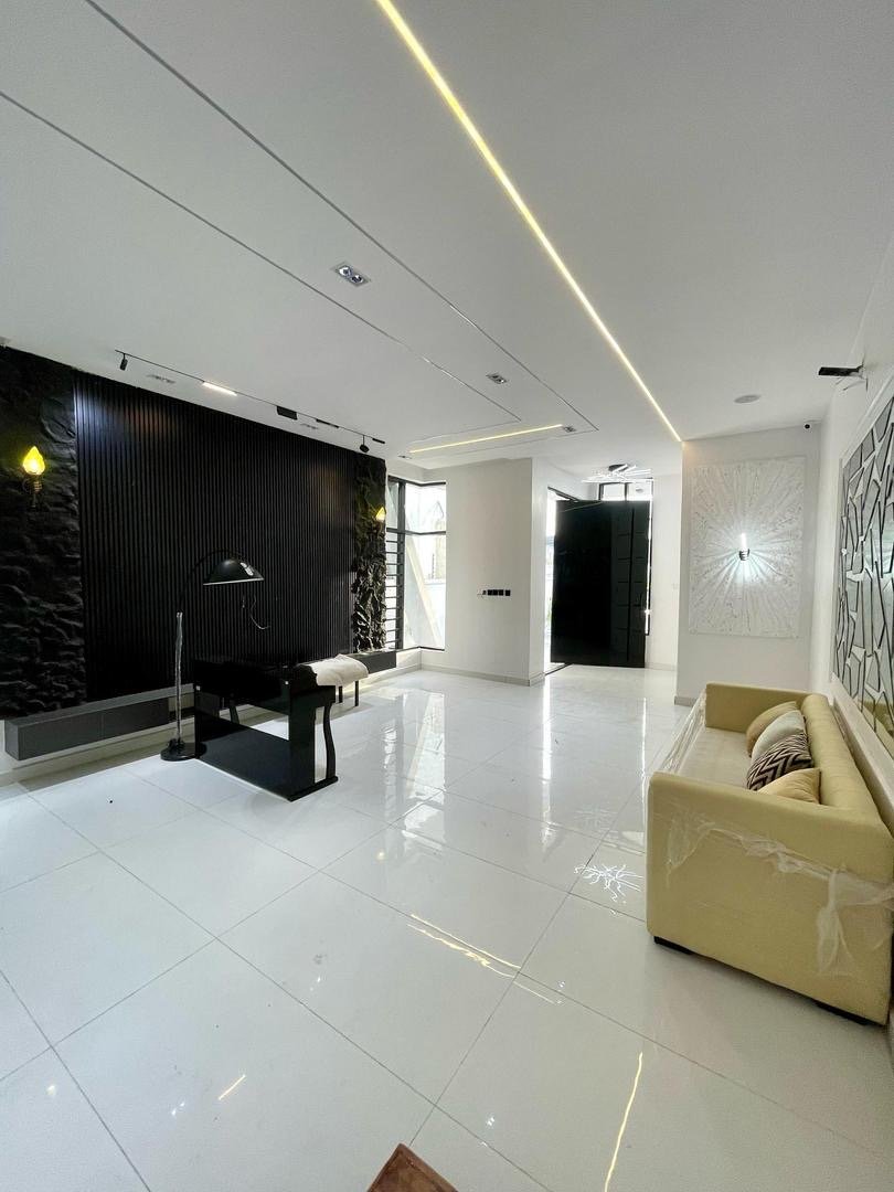 5 Bed Smart Home With Swimming Pool - Image 3