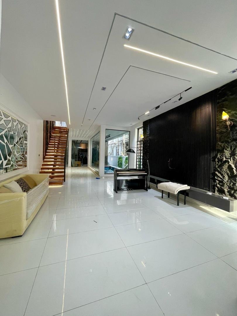 5 Bed Smart Home With Swimming Pool - Image 4