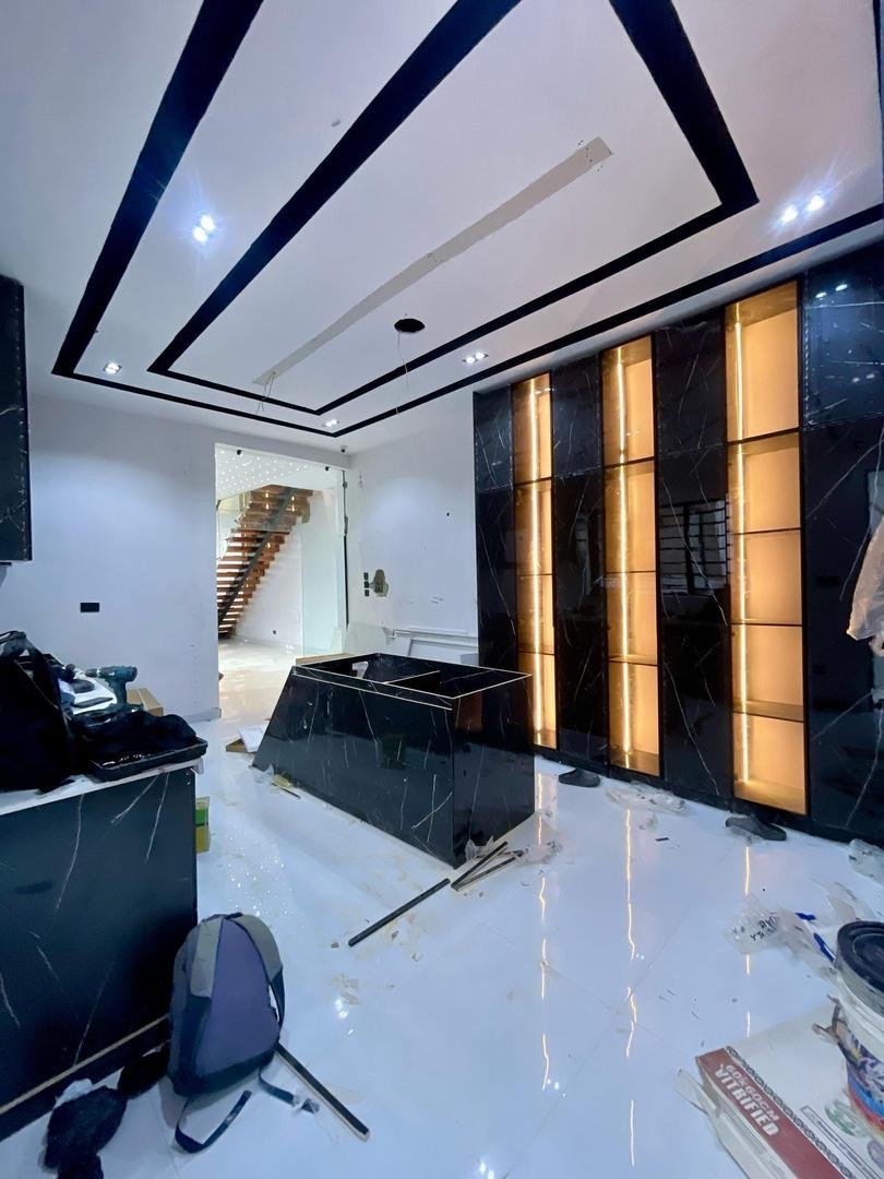 5 Bed Smart Home With Swimming Pool - Image 9