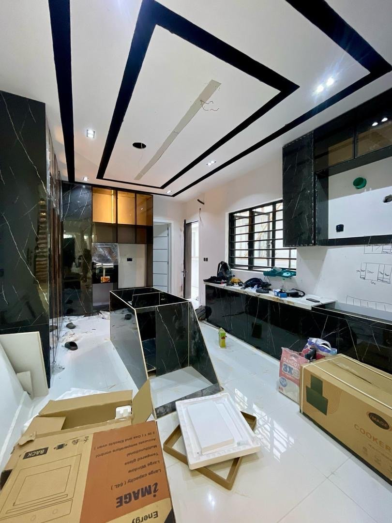 5 Bed Smart Home With Swimming Pool - Image 10