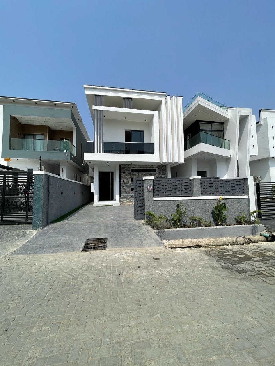 5 Bedroom Detached Duplex - Image 2