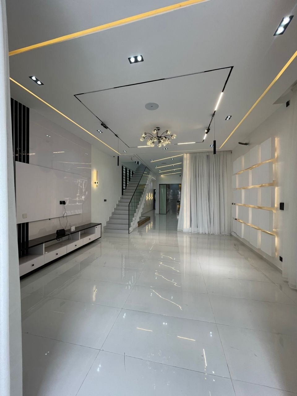 5 Bedroom Detached Duplex With Swimming Pool - Image 2