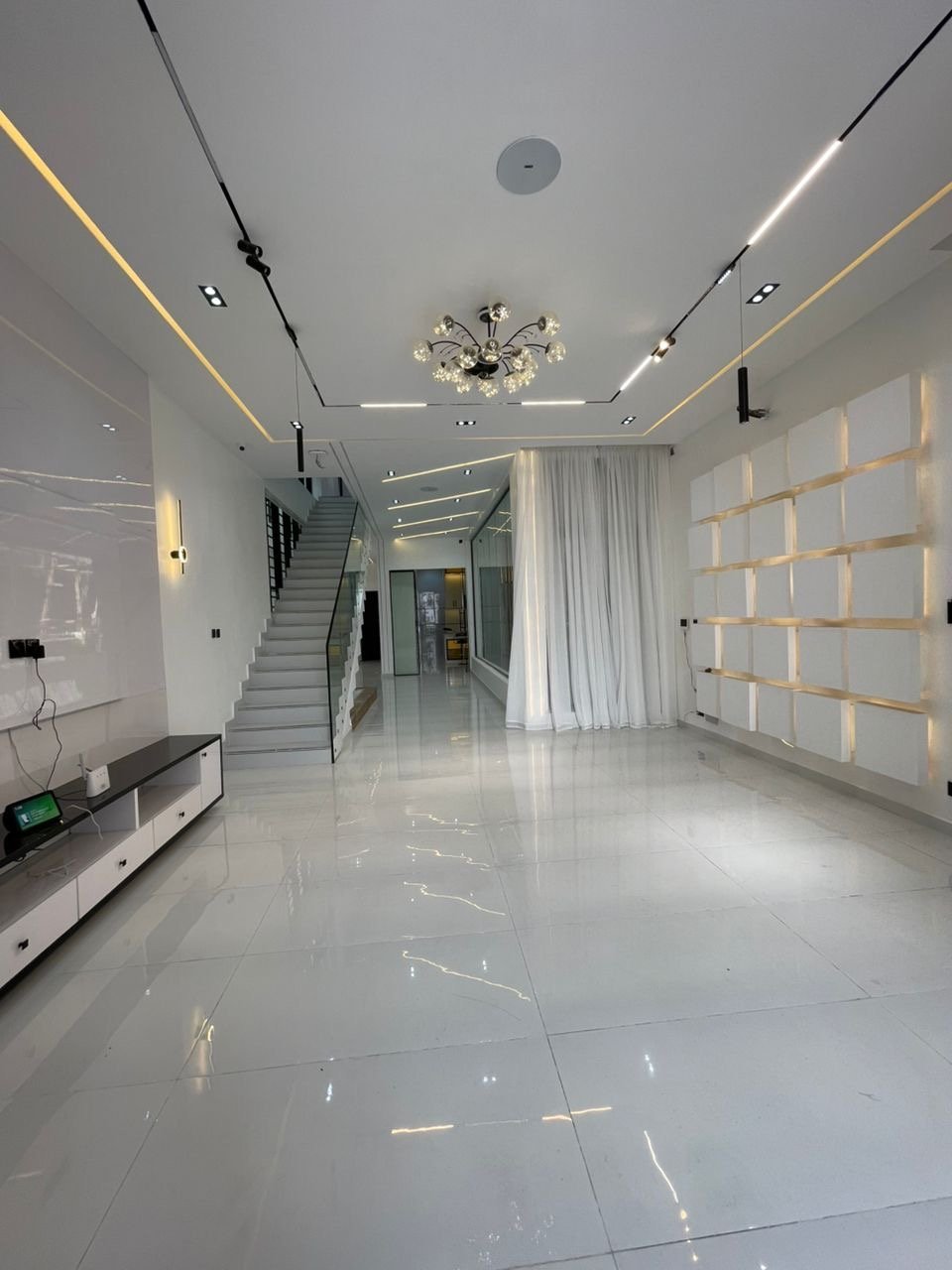 5 Bedroom Detached Duplex With Swimming Pool - Image 3