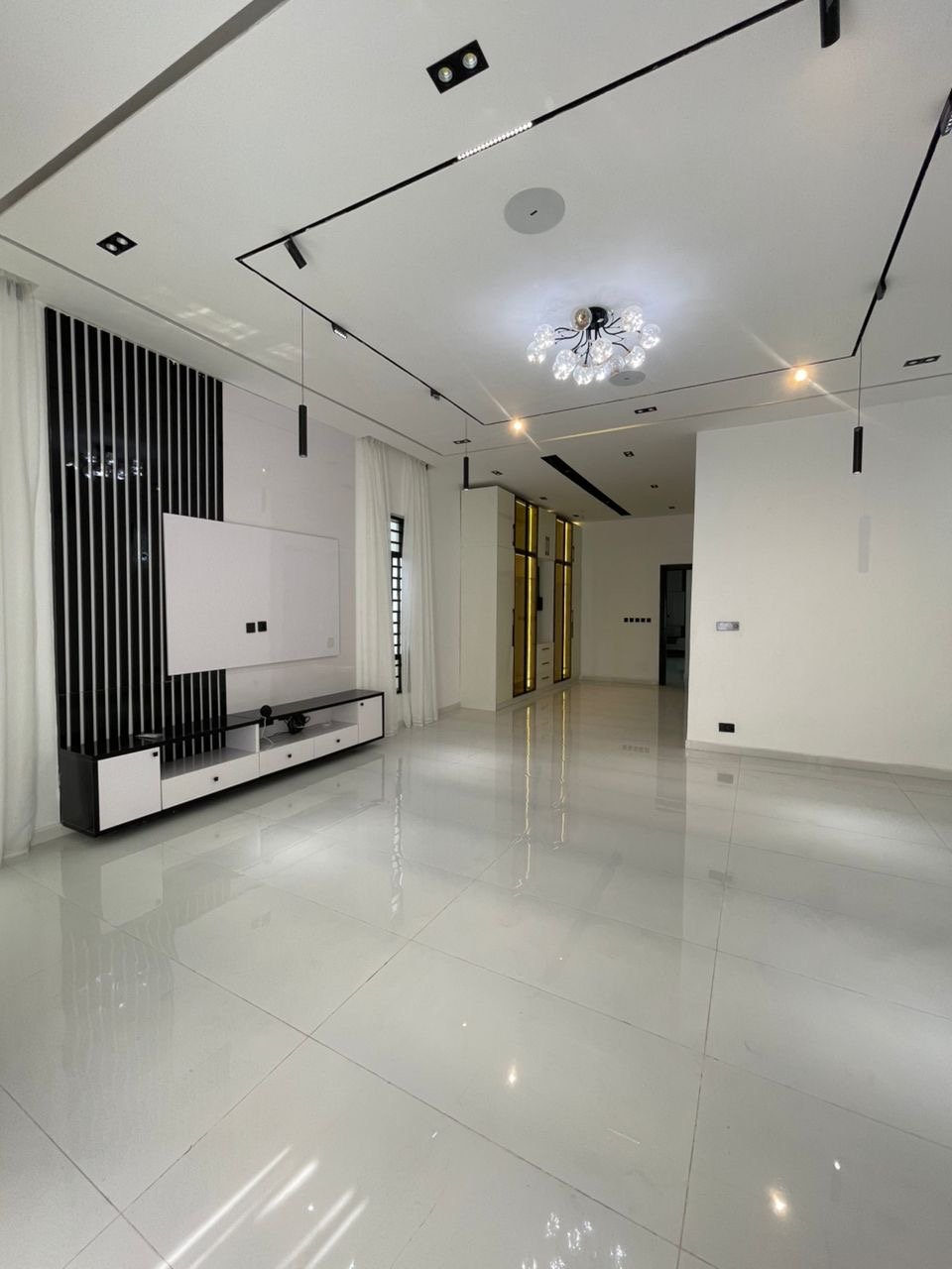 5 Bedroom Detached Duplex With Swimming Pool - Image 7