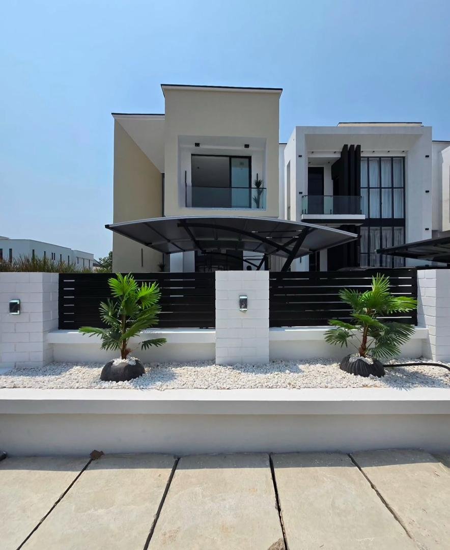 5 Bedroom Detached Home