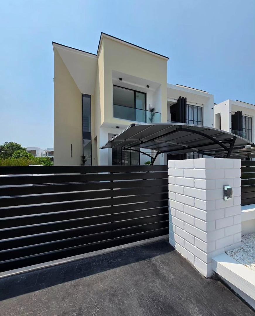 5 Bedroom Detached Home - Image 2