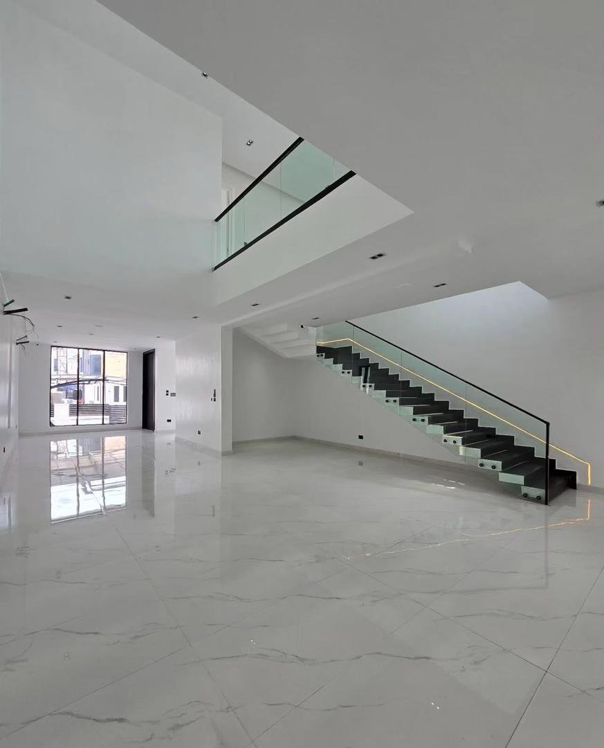 5 Bedroom Detached Home - Image 6