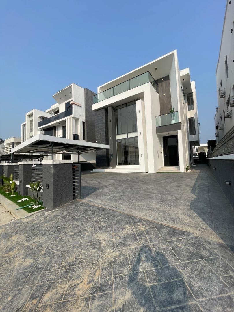 5 Bedroom Detached Triplex