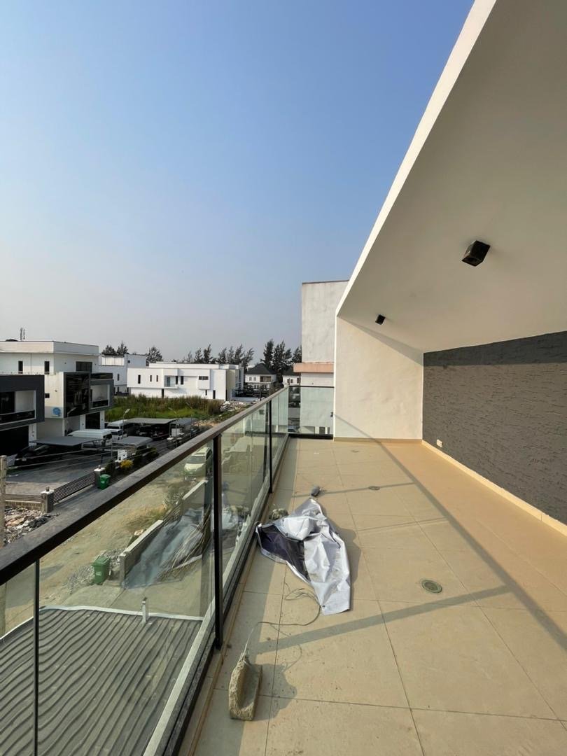 5 Bedroom Detached Triplex - Image 2