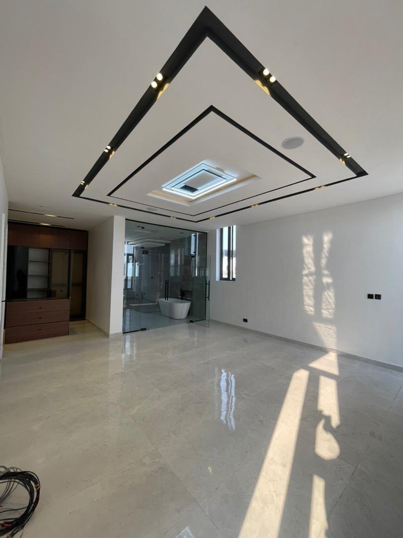 5 Bedroom Detached Triplex - Image 4
