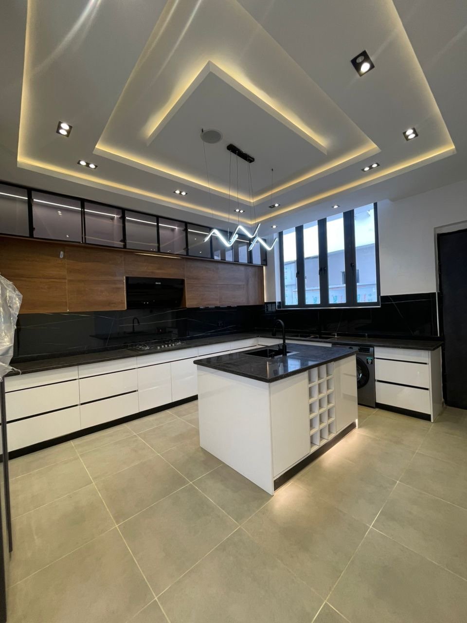5 Bedroom Detached Triplex - Image 8
