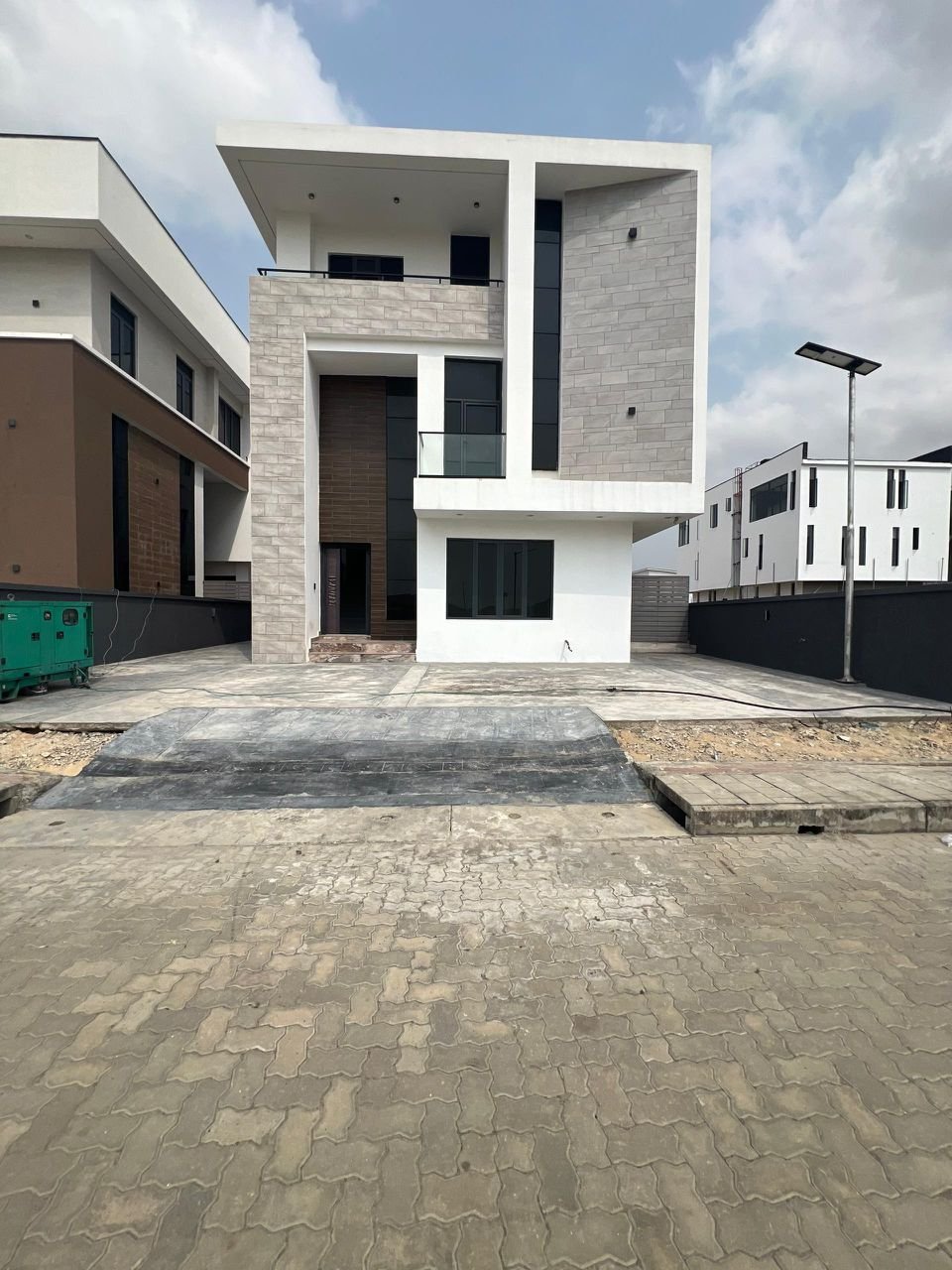 5 Bedroom Fully Detached Duplex