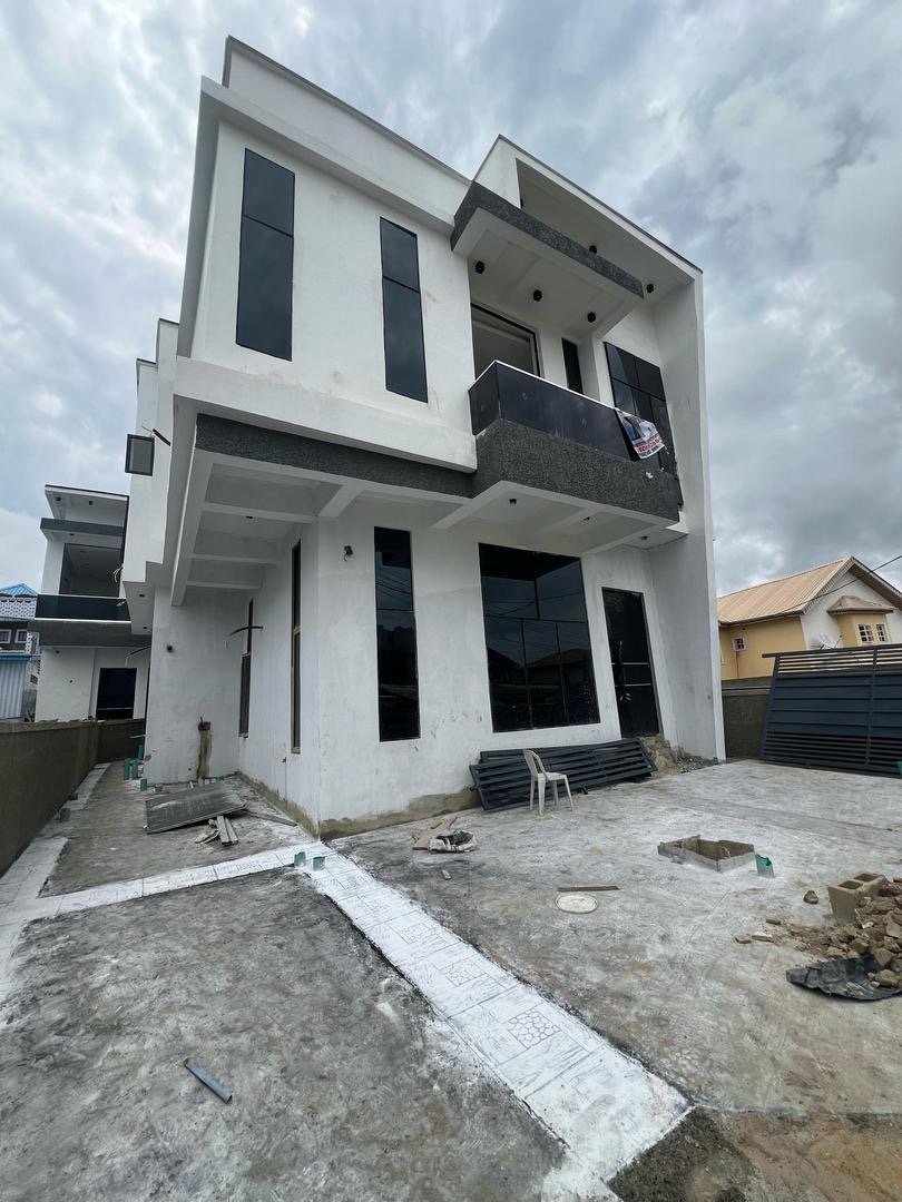 5 Bedroom Fully Detached Duplex