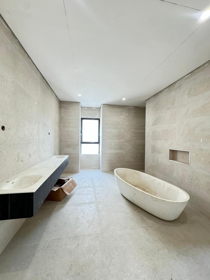 5 Bedroom Terraced Duplex - Image 10
