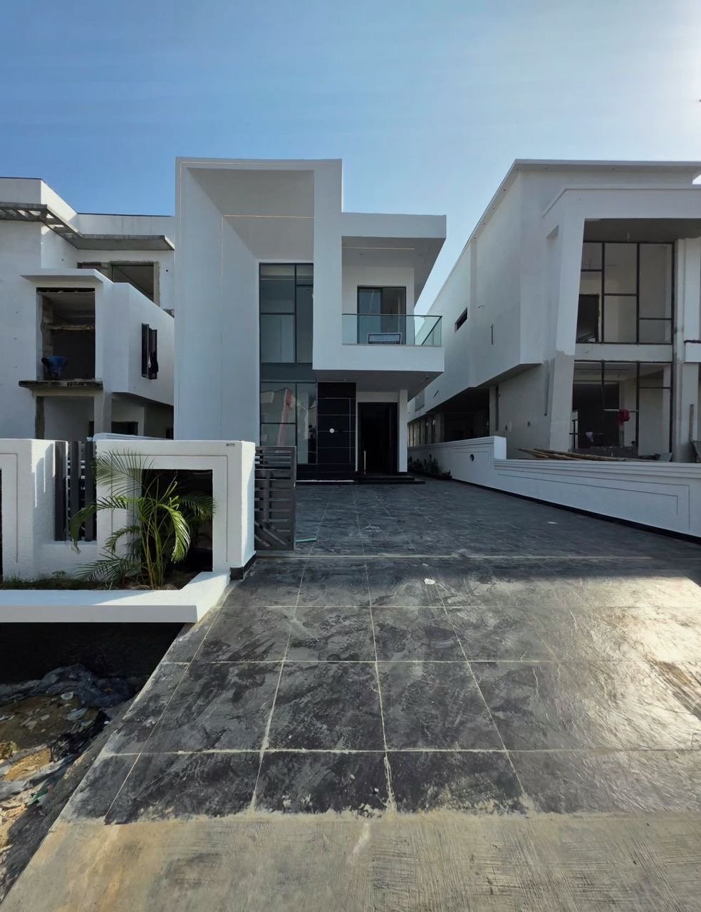 5 Bedroom Fully Detached Duplex With BQ, Private Cinema & Swimming Pool.