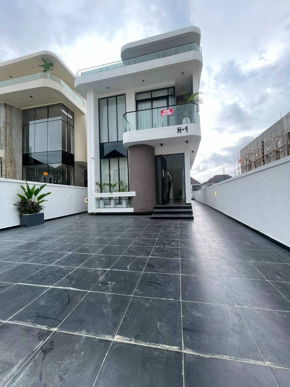 5 Bedroom Fully Detached Duplex With Bq And Swimming Pool - Image 2